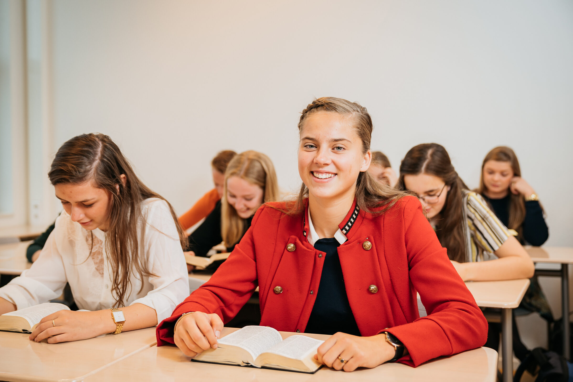 Student Leest de Bijbel