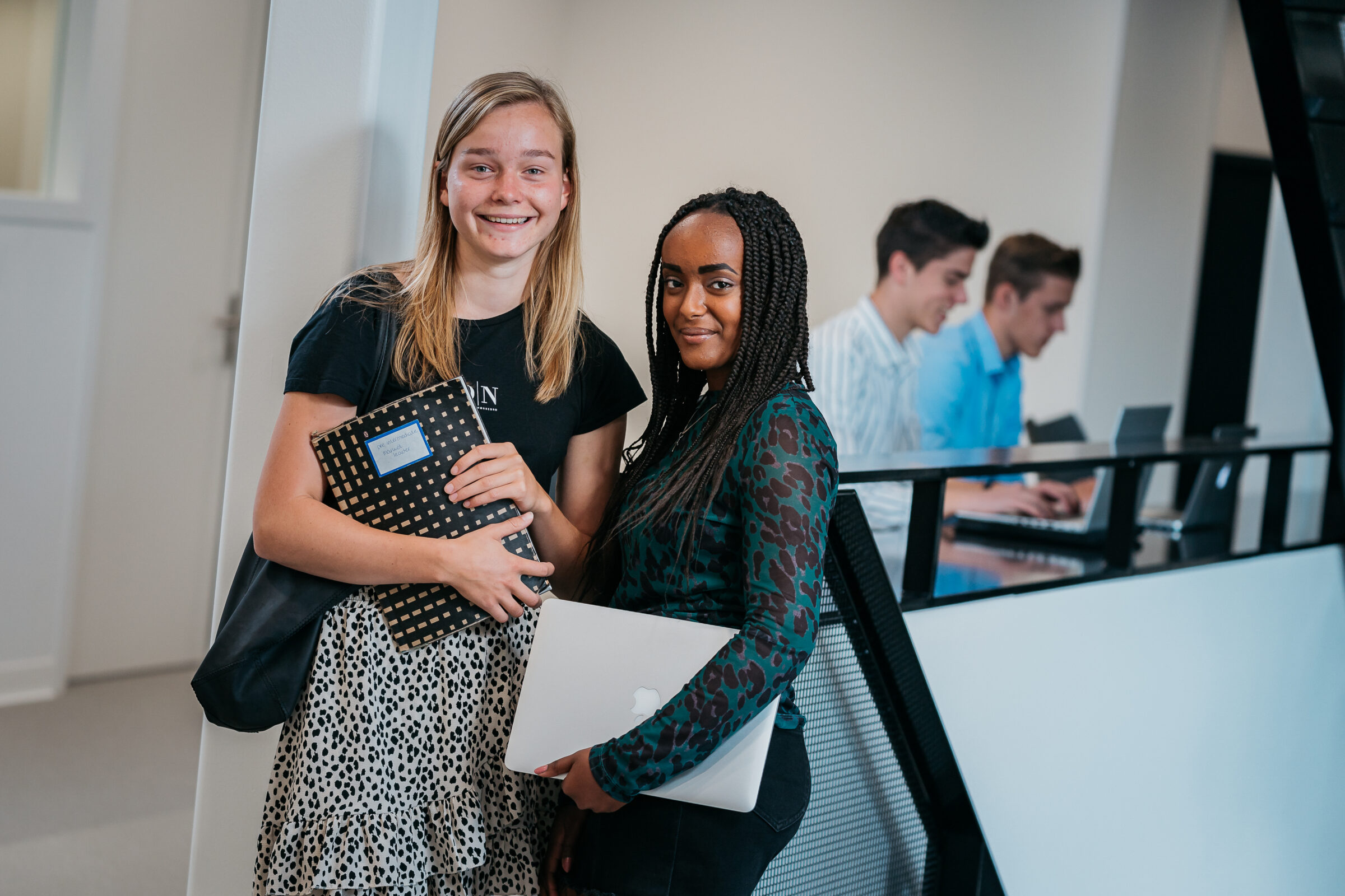 beeld twee studenten